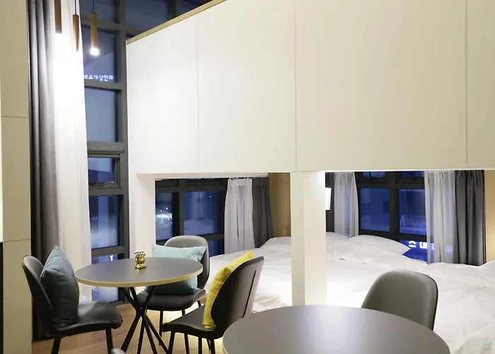 Hotel 루나스카이돔 구 스페이스앤무드 *