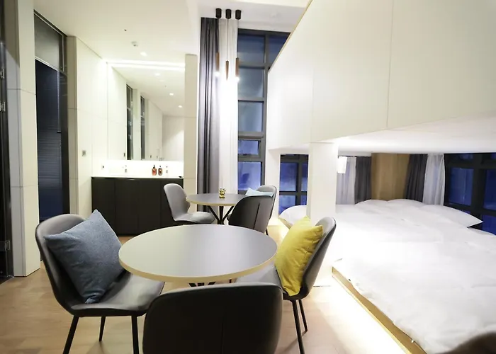 Hotel 루나스카이돔 구 스페이스앤무드 Busan