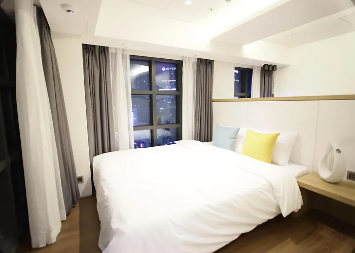 Hotel 루나스카이돔 구 스페이스앤무드 Busan