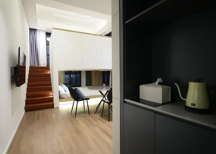 Hotel 루나스카이돔 구 스페이스앤무드 *